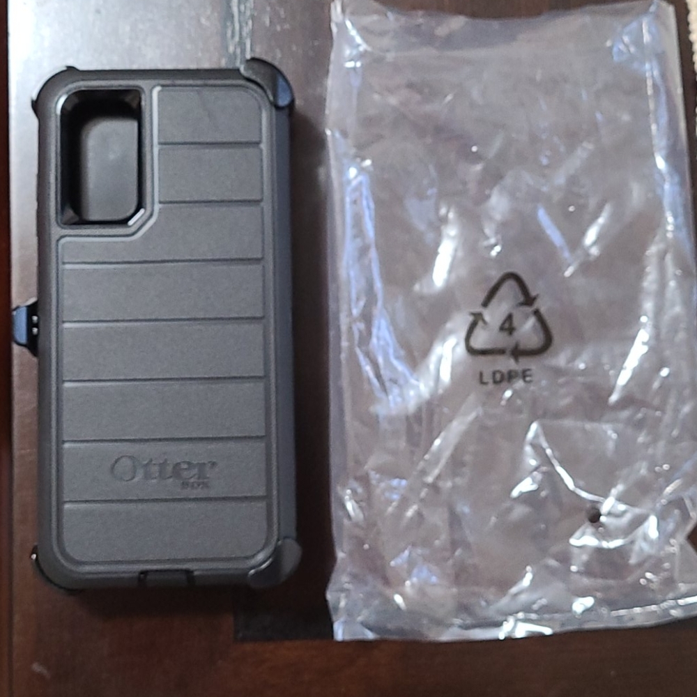 Samsung Galaxy S20 Otterbox Defender Pro NWOB